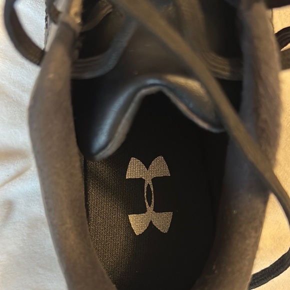 Under Armour Black soccer cleats size 4 Textured Low-Top Design - Picture 8 of 11